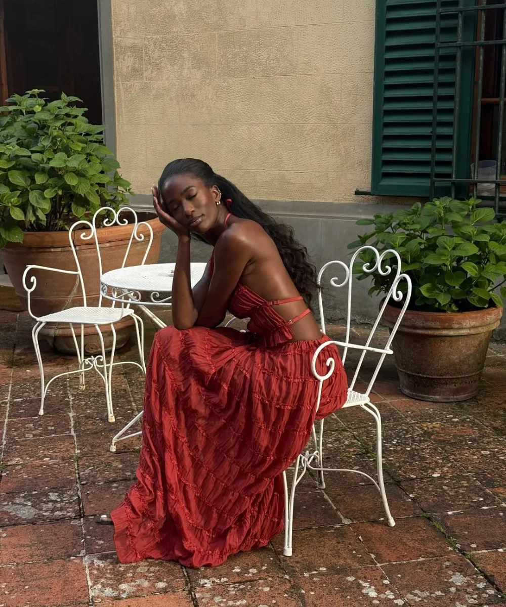 Conjunto de top halter franzido e saia longa domina o verão; saiba onde comprar - Imagem do artigo