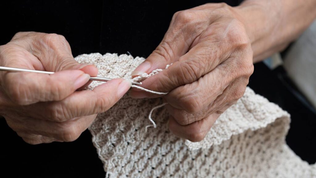 Como criar uma manta de crochê macia, reta e cheia de charme em casa - Imagem do artigo