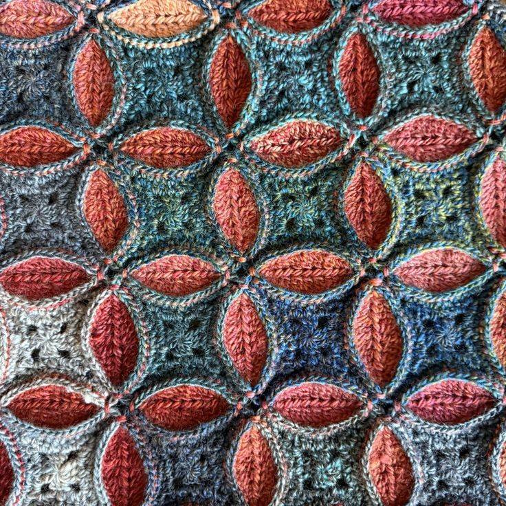 Crochê moderno ganha força na moda e na decoração com pegada autoral - Imagem do artigo original