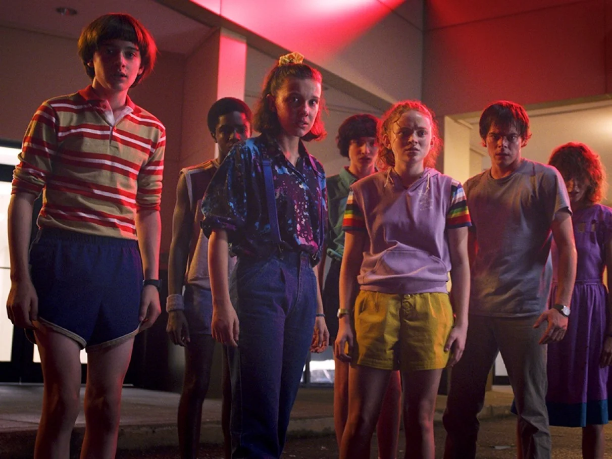 Stranger Things resgata 7 tendências de moda e beleza dos anos 80 - Imagem do artigo