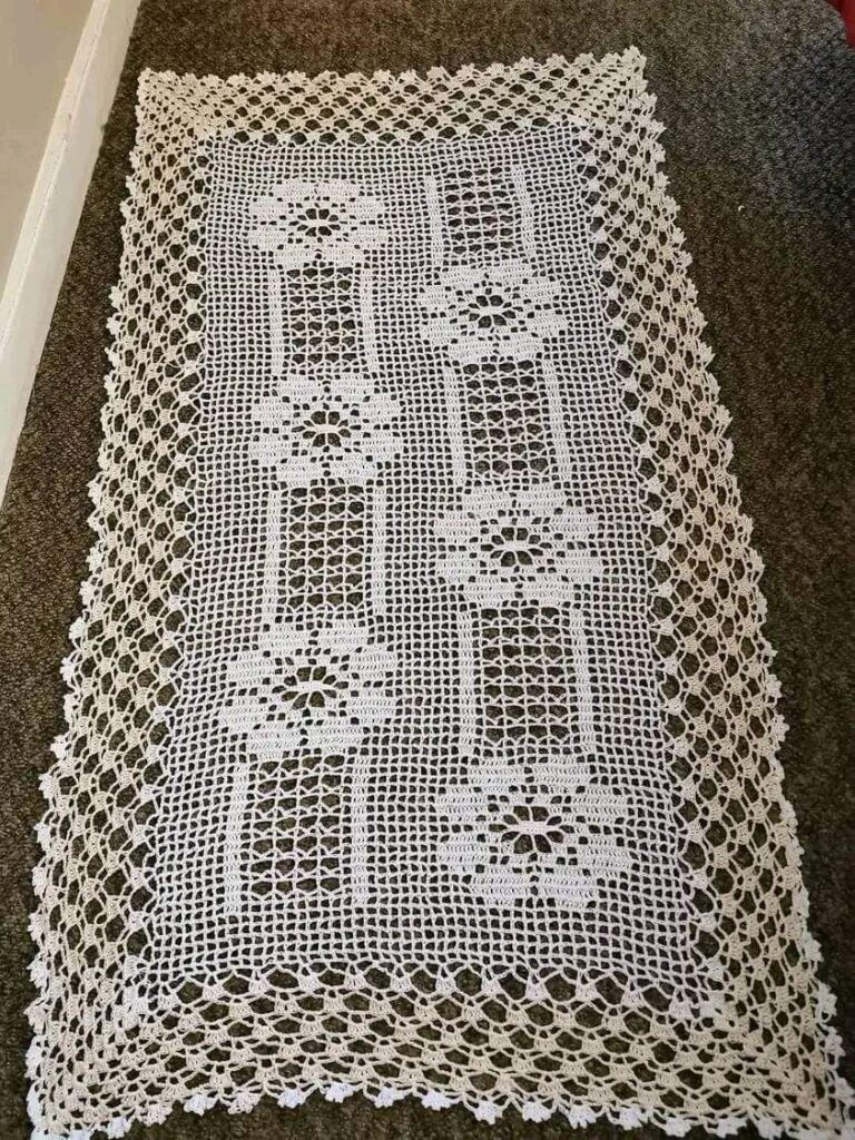 Trilhos de mesa em crochê renovam qualquer ambiente com toque artesanal - Imagem do artigo original