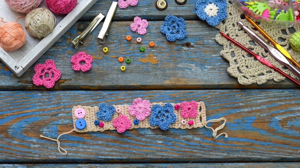 Pulseira de crochê: passo a passo simples garante acessório leve e ajustável - Imagem do artigo