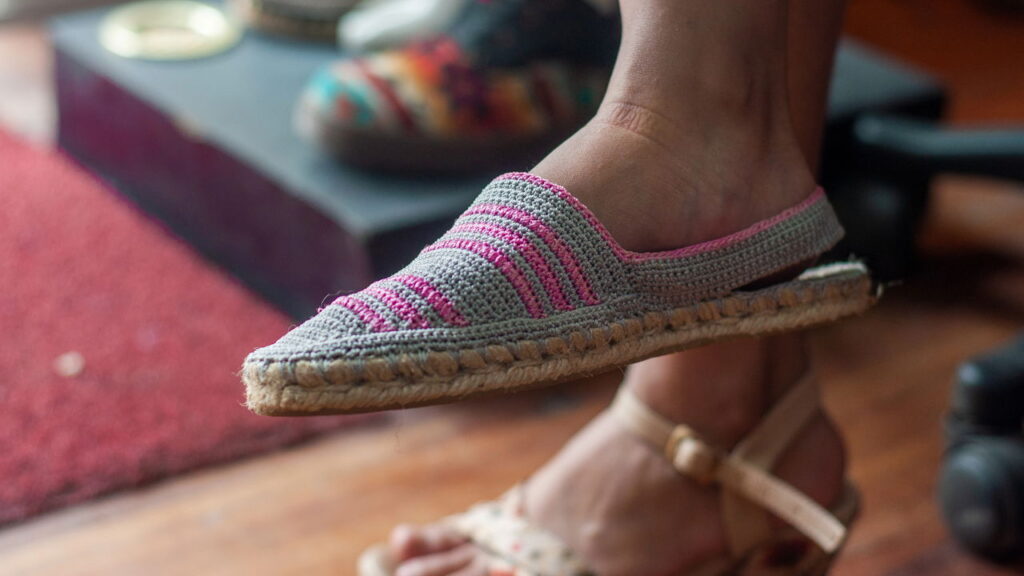 Chinelo de crochê: passo a passo rápido para um par confortável e estiloso - Imagem do artigo