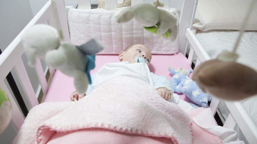 Mobile de berço de crochê: dicas para deixar a peça firme, leve e equilibrada - Imagem do artigo