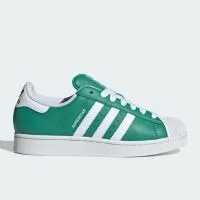 Adidas Superstar está de volta e domina as tendências de 2026