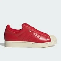 Adidas Superstar está de volta e domina as tendências de 2026
