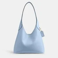 Azul e marrom: aprenda a combinar as cores mais estilosas do momento