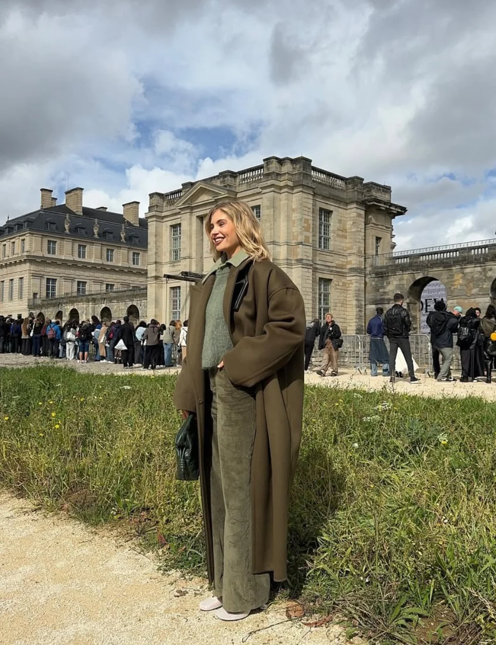 Calça de veludo promete dominar o guarda-roupa no inverno 2026