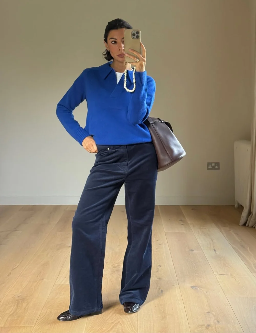 Calça de veludo promete dominar o guarda-roupa no inverno 2026