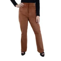 Calça de veludo promete dominar o guarda-roupa no inverno 2026