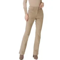 Calça de veludo promete dominar o guarda-roupa no inverno 2026