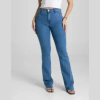 O que é calça boot cut e como usar esse modelo tendência em 2026 » STEAL THE LOOK