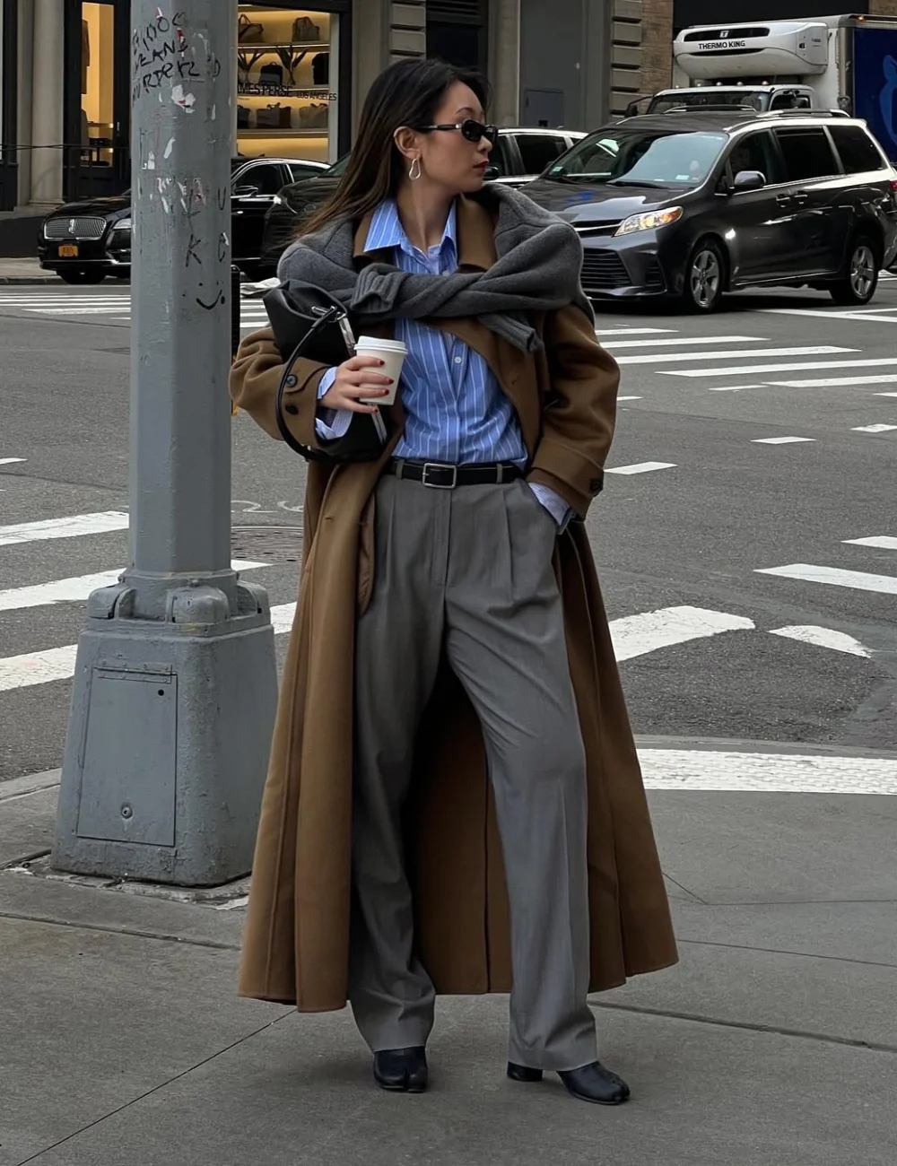 Azul e marrom: aprenda a combinar as cores mais estilosas do momento