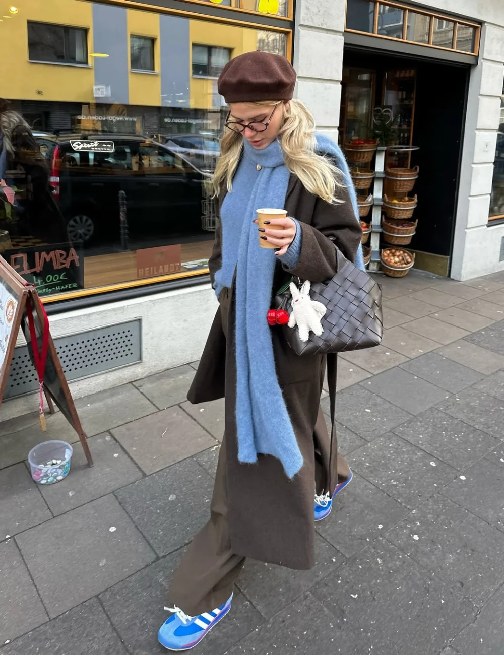 Azul e marrom: aprenda a combinar as cores mais estilosas do momento