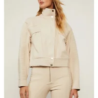 Jaqueta de gola alta: o item de inverno que está conquistando o guarda-roupa das mais estilosas