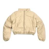 Jaqueta de gola alta: o item de inverno que está conquistando o guarda-roupa das mais estilosas