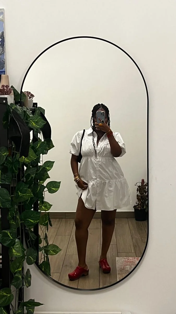 Clogs voltam com tudo em 2026: veja como usar esse sapato polêmico e confortável