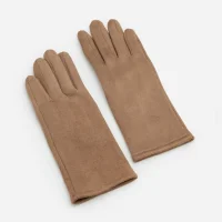 Luvas dominam as passarelas e ruas como a tendência indispensável do inverno 2026