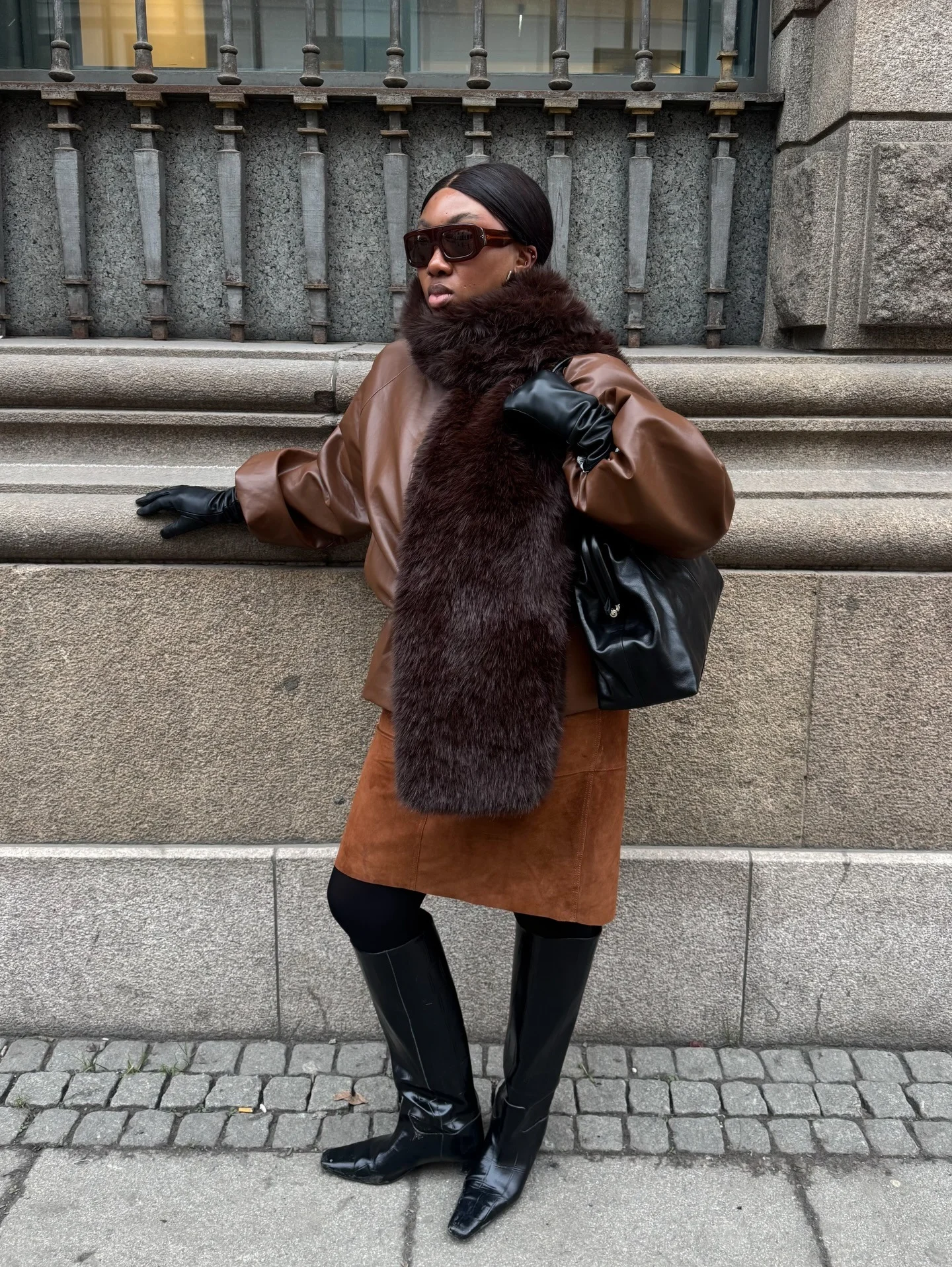 Luvas dominam as passarelas e ruas como a tendência indispensável do inverno 2026