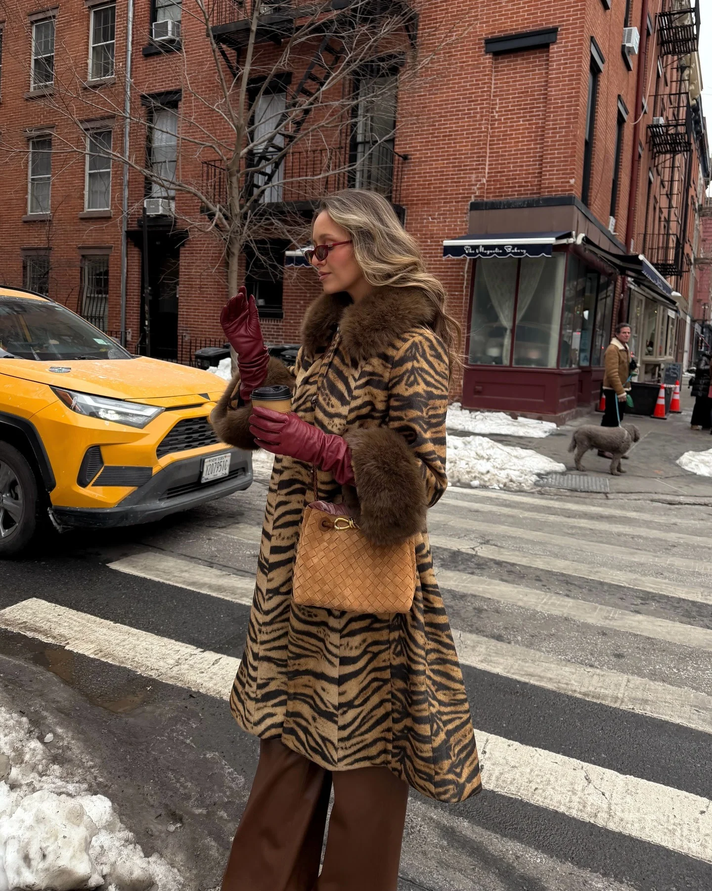 Luvas dominam as passarelas e ruas como a tendência indispensável do inverno 2026