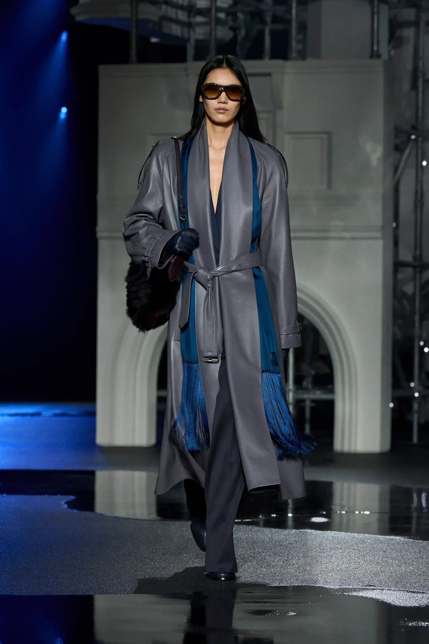 Luvas dominam as passarelas e ruas como a tendência indispensável do inverno 2026