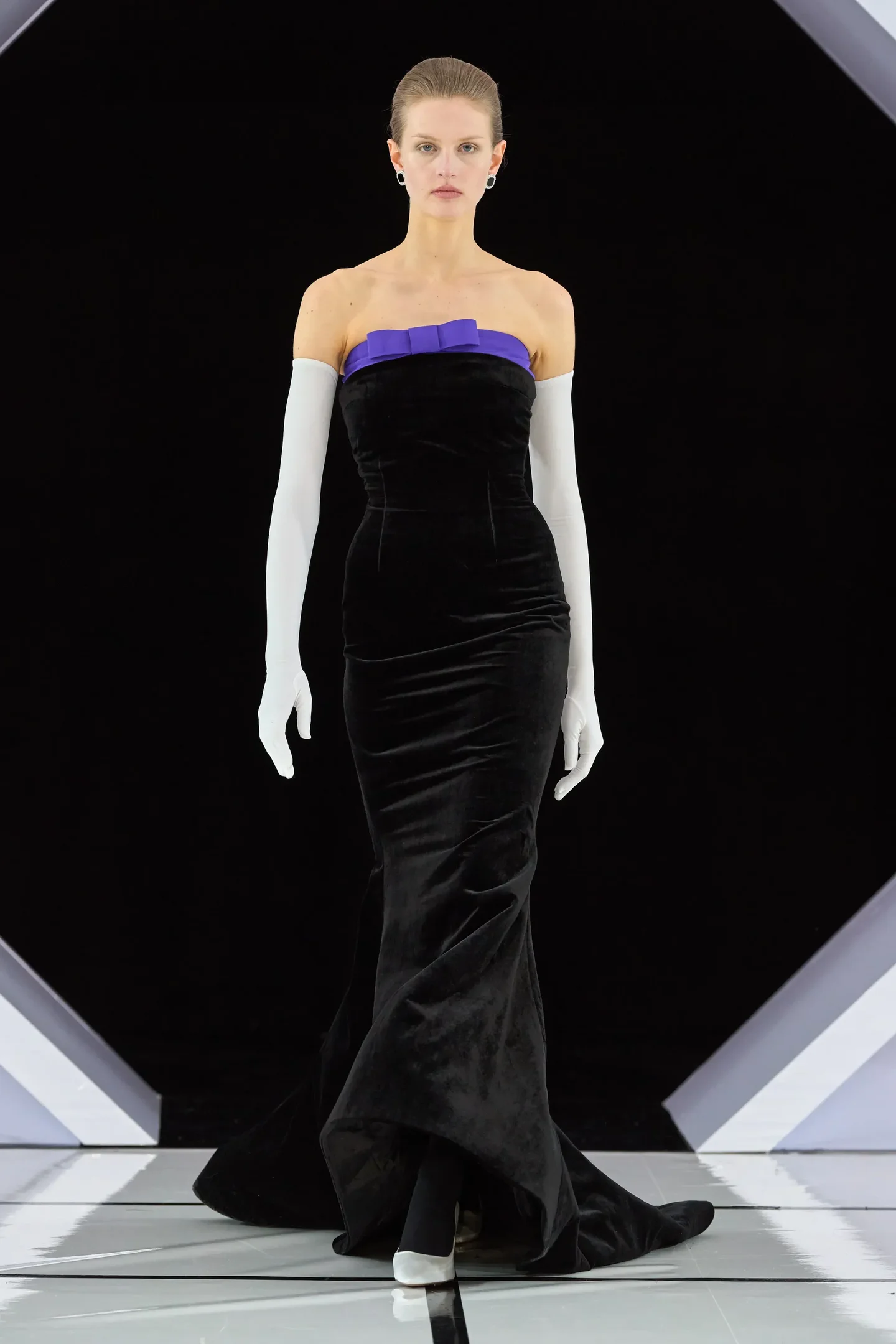 Luvas dominam as passarelas e ruas como a tendência indispensável do inverno 2026