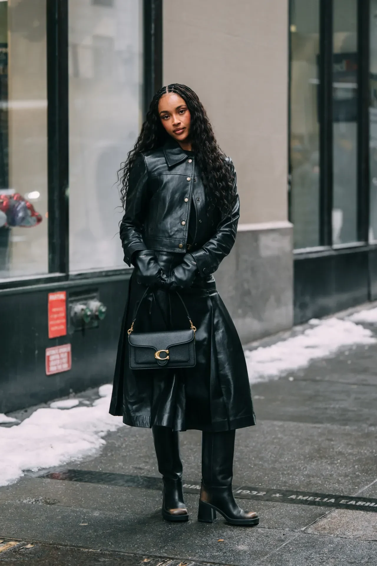 Luvas dominam as passarelas e ruas como a tendência indispensável do inverno 2026