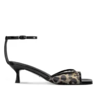 O que é calça boot cut e como usar esse modelo tendência em 2026 » STEAL THE LOOK