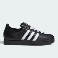 Adidas Superstar está de volta e domina as tendências de 2026