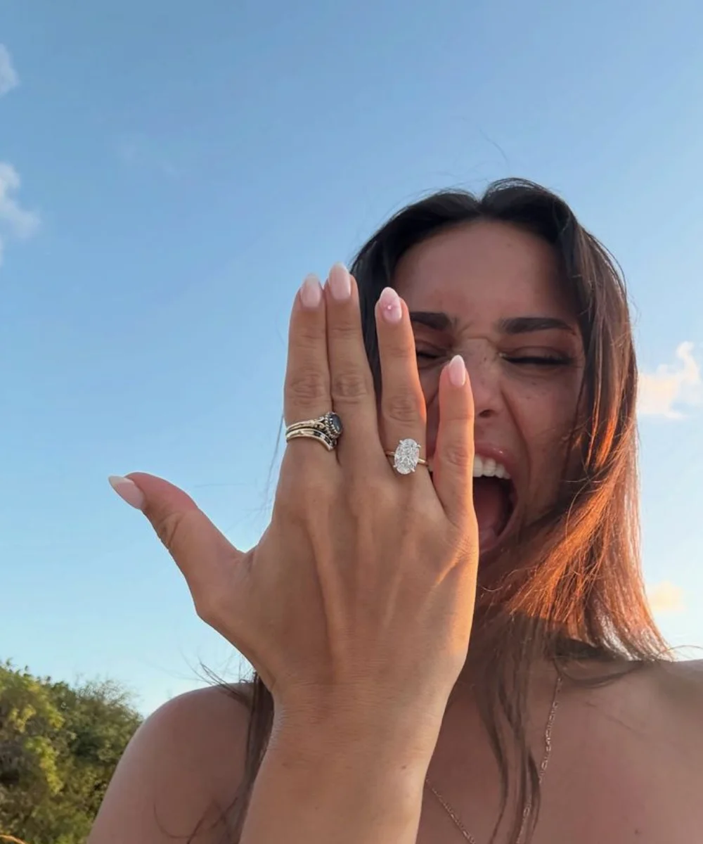 Anel de noivado oval: o queridinho das celebridades que conquista cada vez mais apaixonadas